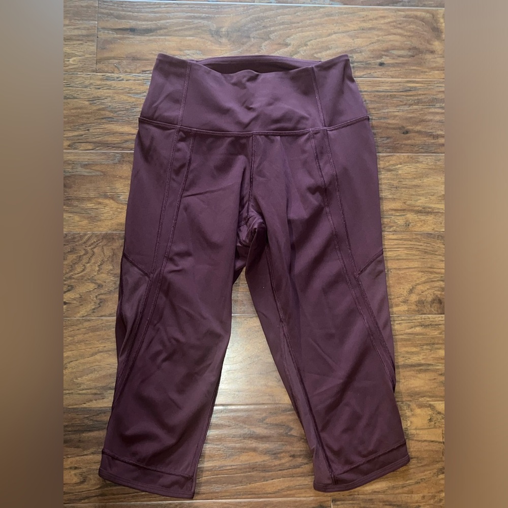 🍋 LIKE NEW Lululemon Crop Leggings with Mesh - Burgundy - Sz 6
